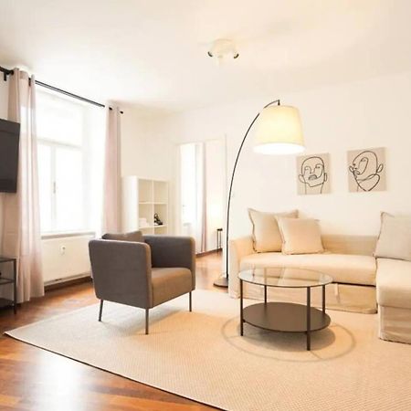 Authentic Austrian Flat In The South Of Vienna Apartment Modling Bagian luar foto