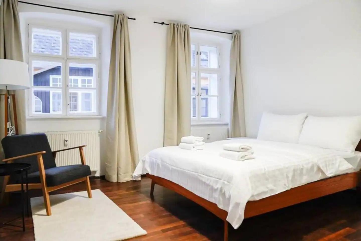 Authentic Austrian Flat In The South Of Vienna Apartment Modling Bagian luar foto