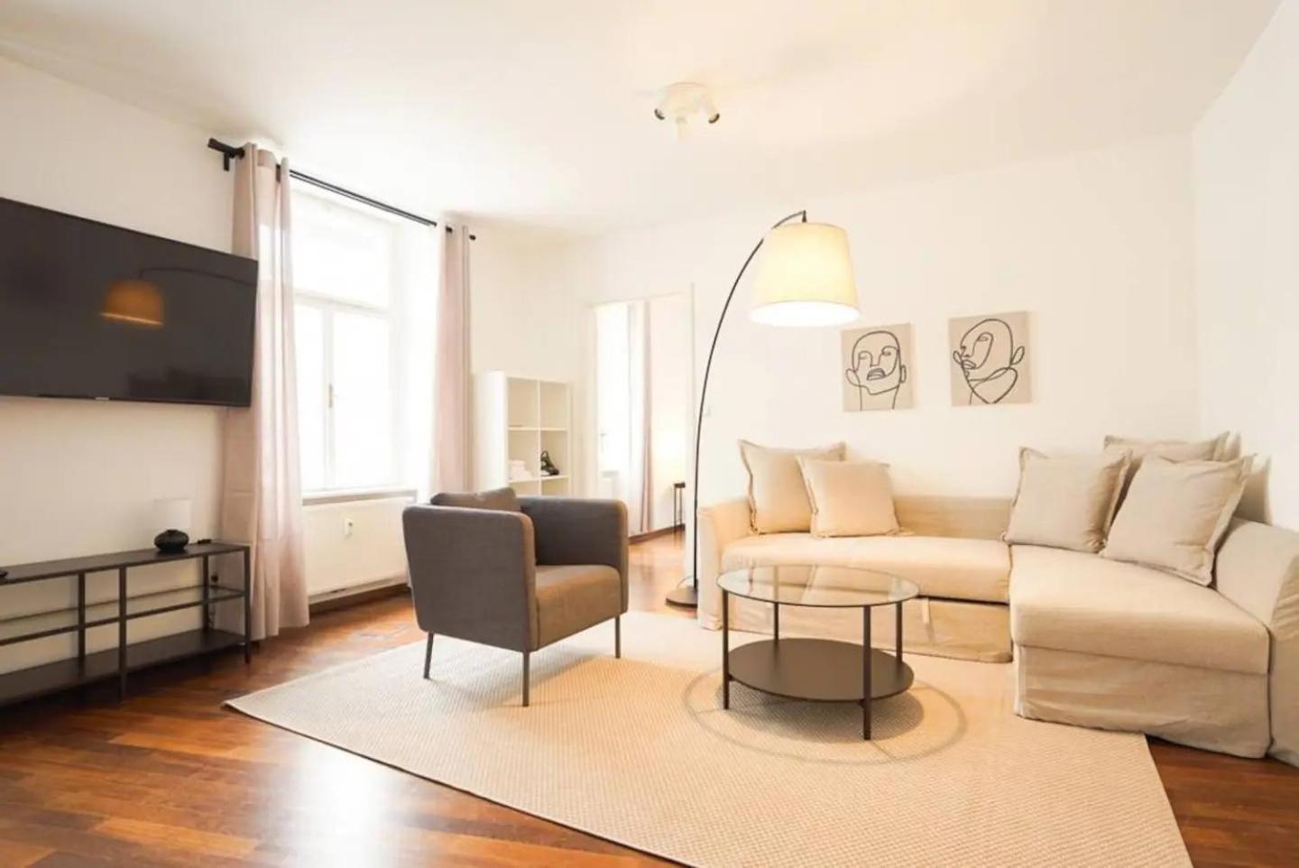 Authentic Austrian Flat In The South Of Vienna Apartment Modling Bagian luar foto