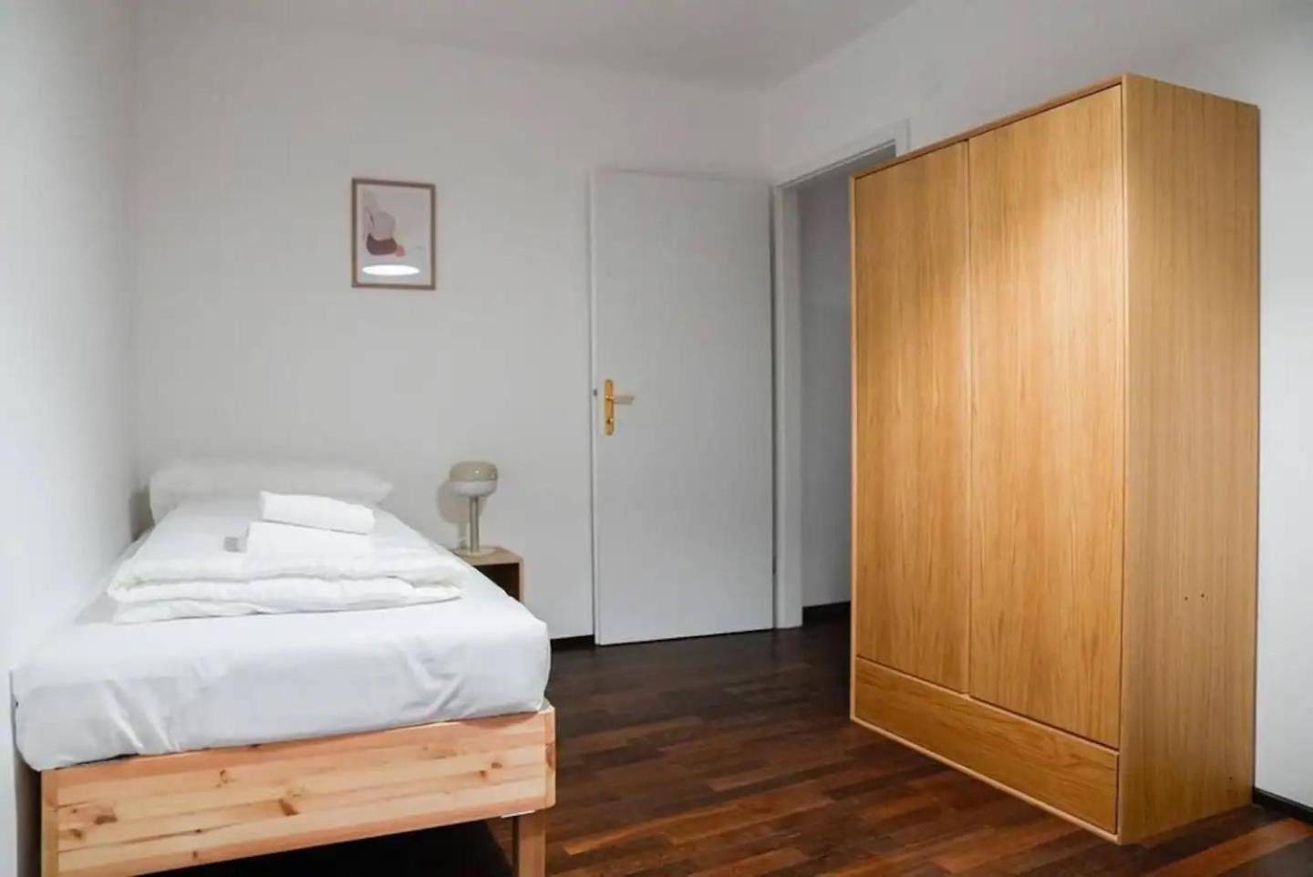 Authentic Austrian Flat In The South Of Vienna Apartment Modling Bagian luar foto
