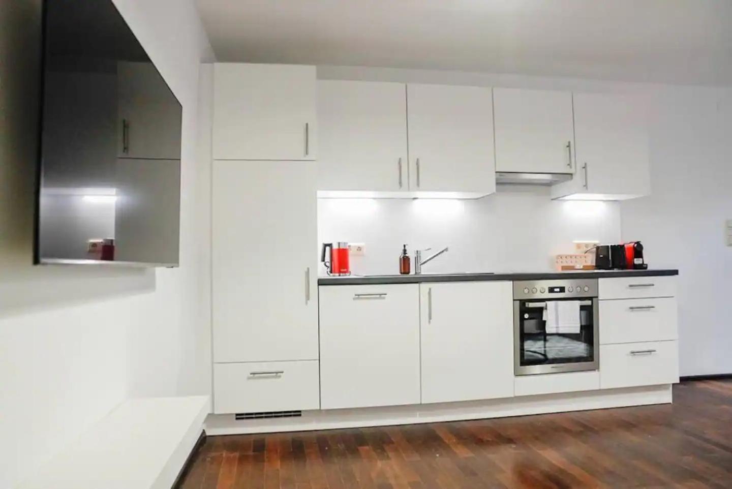 Authentic Austrian Flat In The South Of Vienna Apartment Modling Bagian luar foto