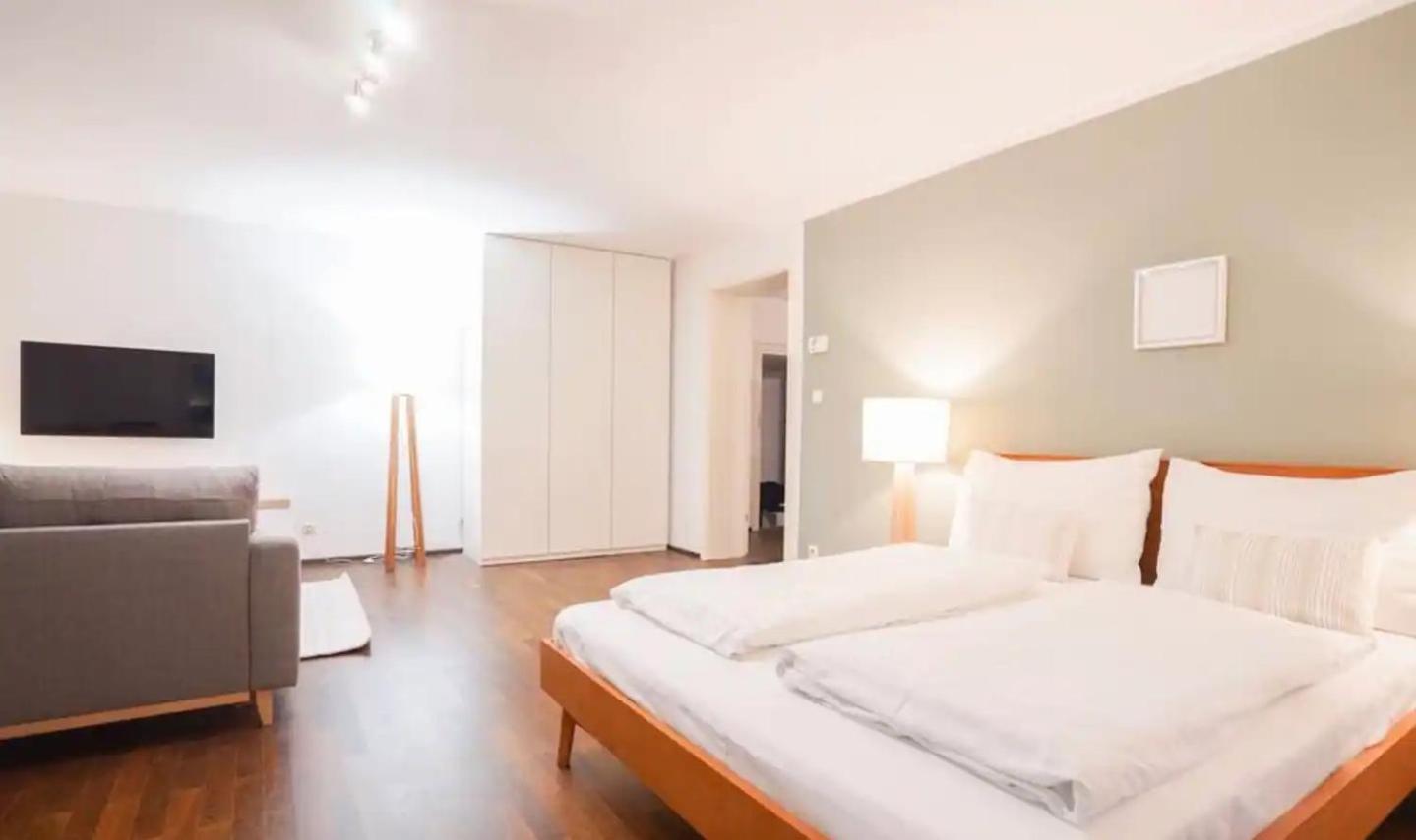 Authentic Austrian Flat In The South Of Vienna Apartment Modling Bagian luar foto