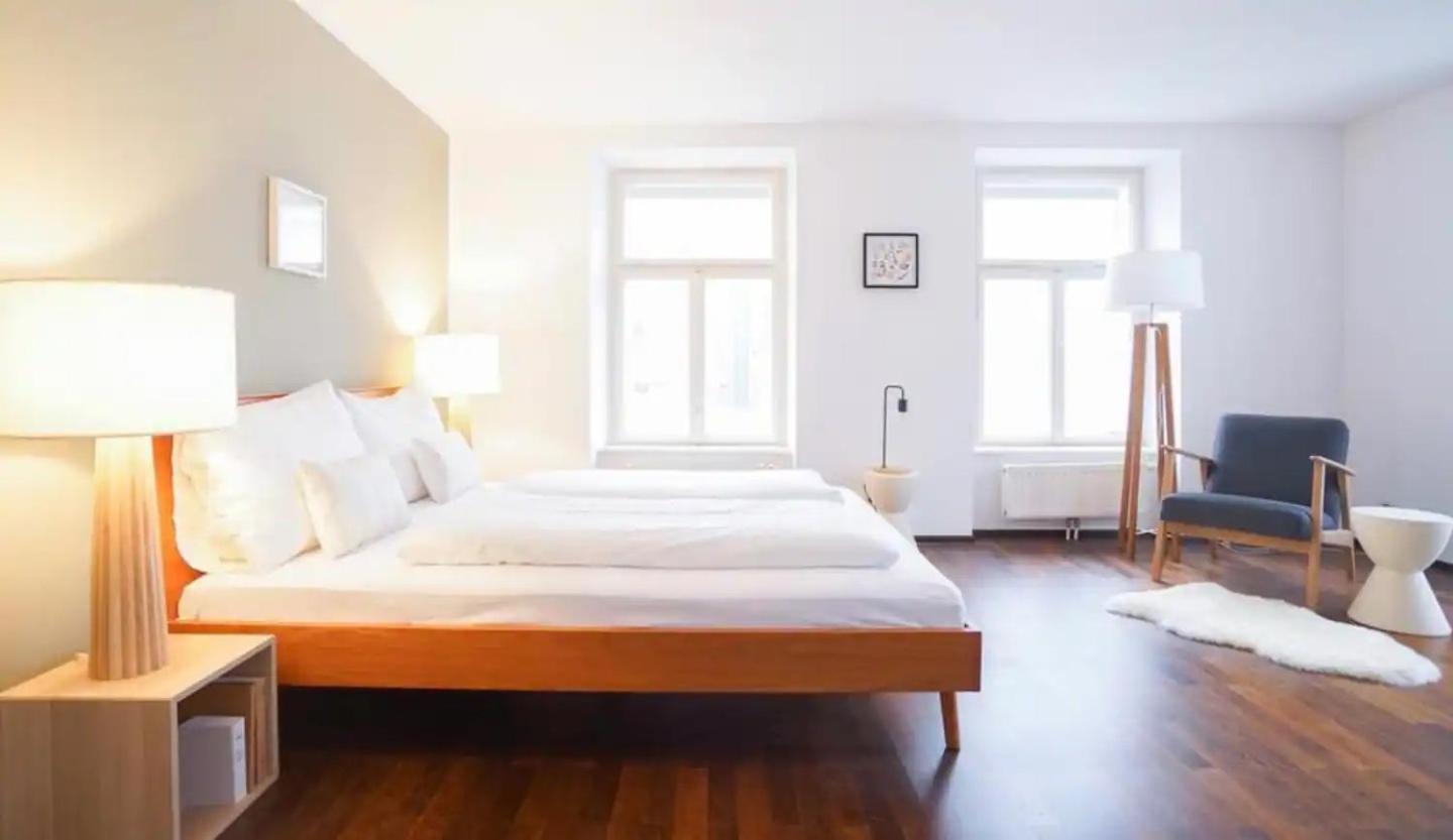 Authentic Austrian Flat In The South Of Vienna Apartment Modling Bagian luar foto