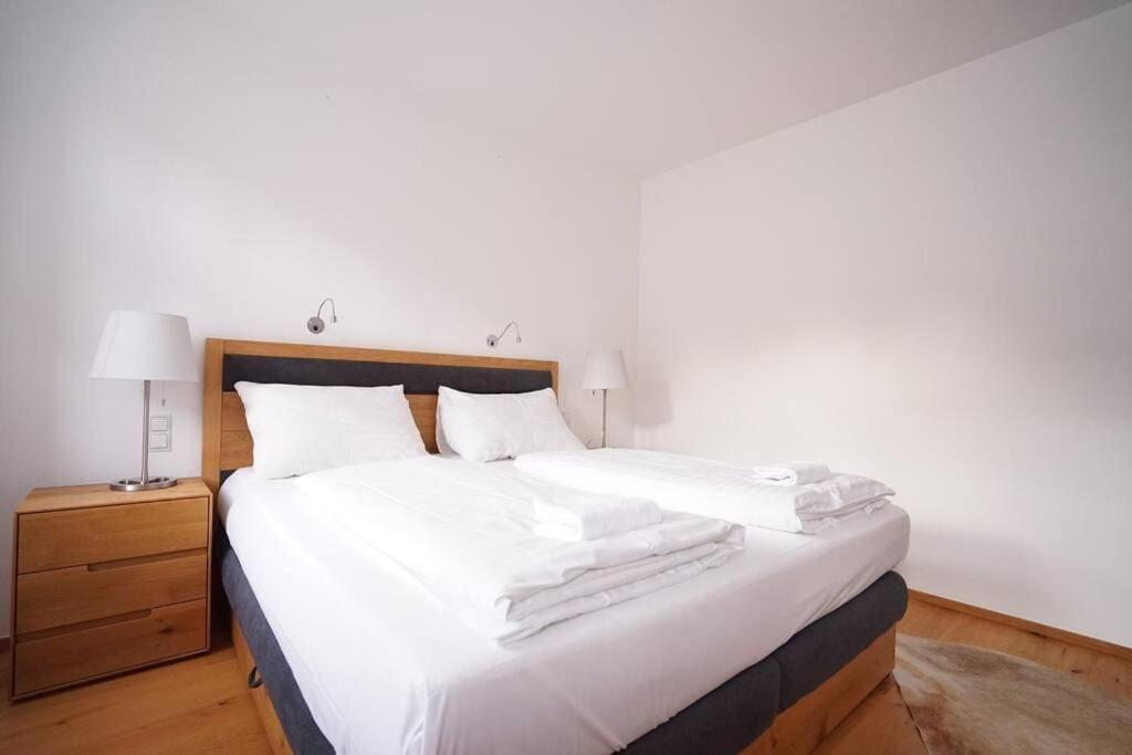 Authentic Austrian Flat In The South Of Vienna Apartment Modling Bagian luar foto