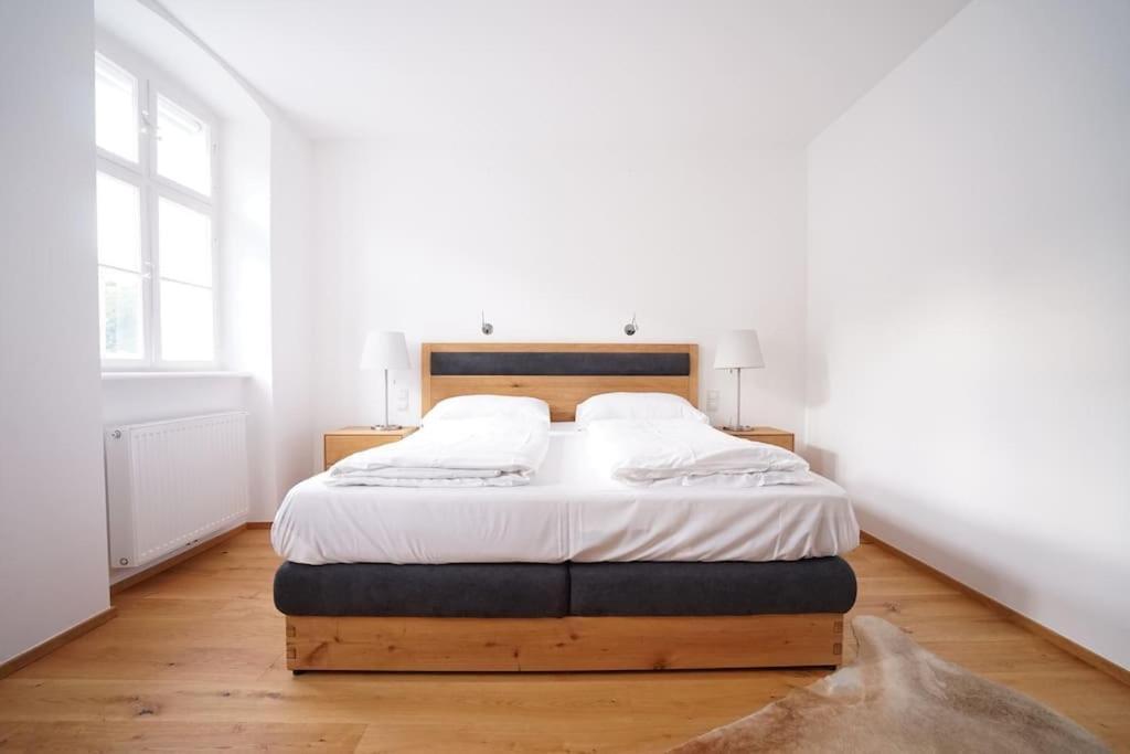 Authentic Austrian Flat In The South Of Vienna Apartment Modling Bagian luar foto