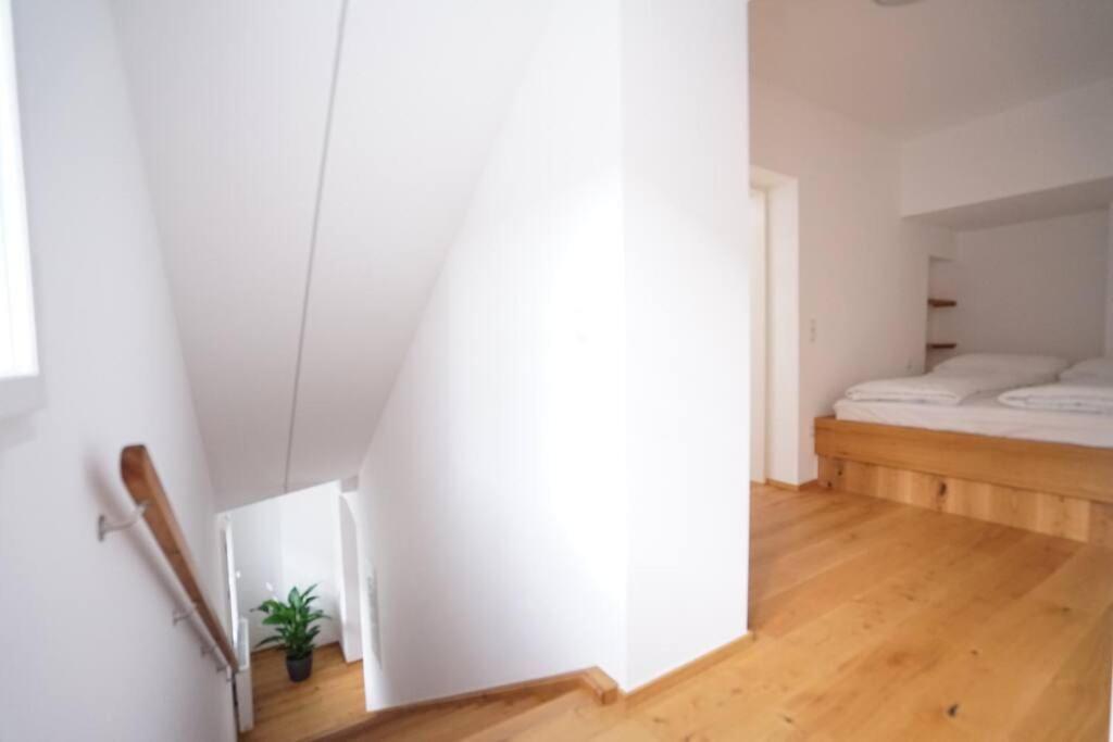 Authentic Austrian Flat In The South Of Vienna Apartment Modling Bagian luar foto