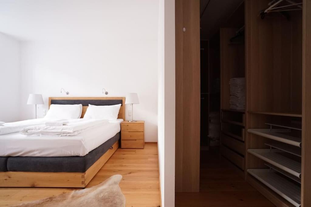 Authentic Austrian Flat In The South Of Vienna Apartment Modling Bagian luar foto