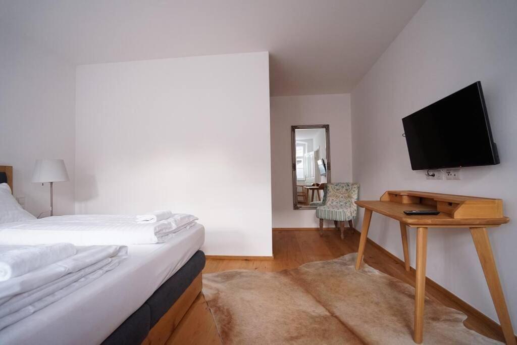 Authentic Austrian Flat In The South Of Vienna Apartment Modling Bagian luar foto