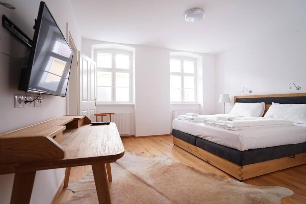 Authentic Austrian Flat In The South Of Vienna Apartment Modling Bagian luar foto
